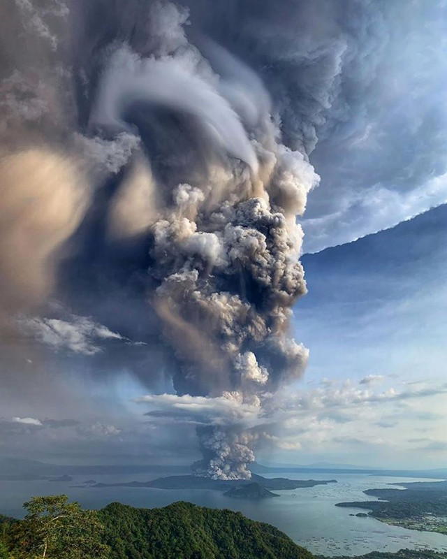 Taal Volcano Eruption in Tagaytay City on 20200112 - TAYO.ph - Life